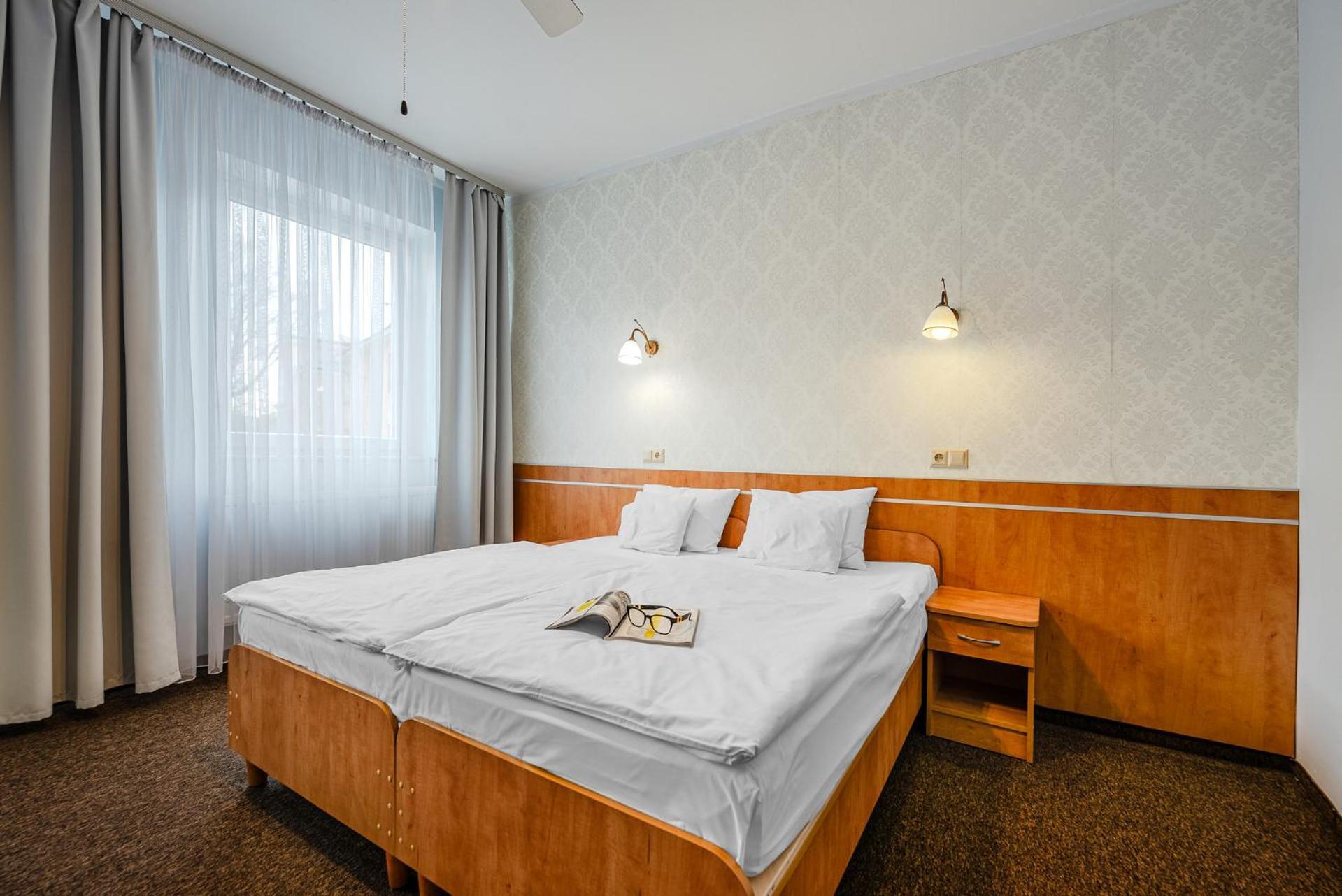 Hotel Bristol Кельце Экстерьер фото